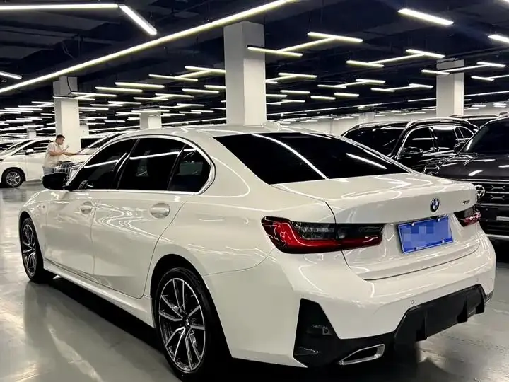 BMW 3 Series 2023 model 320Li M Sport Package 6