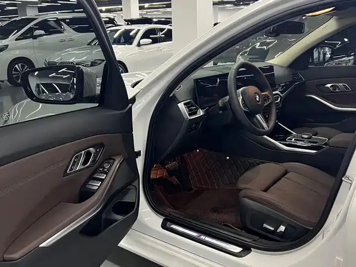 BMW 3 Series 2023 model 320Li M Sport Package 7