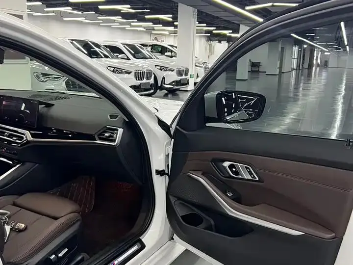 BMW 3 Series 2023 model 320Li M Sport Package 9