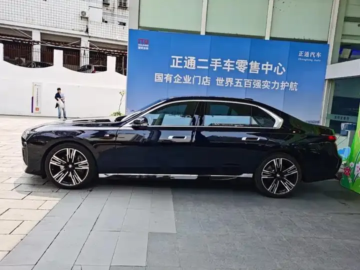 BMW 7 Series 2023 740Li Luxury M Sport Package 3