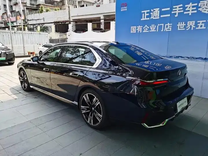 BMW 7 Series 2023 740Li Luxury M Sport Package 5