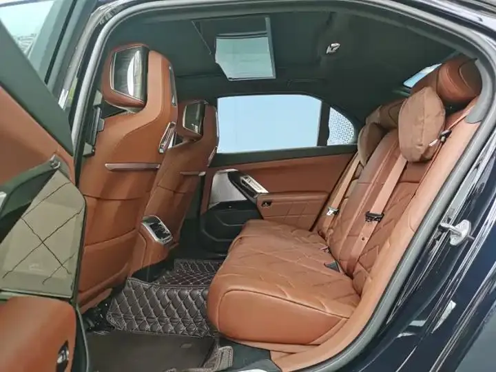 BMW 7 Series 2023 740Li Luxury M Sport Package 7
