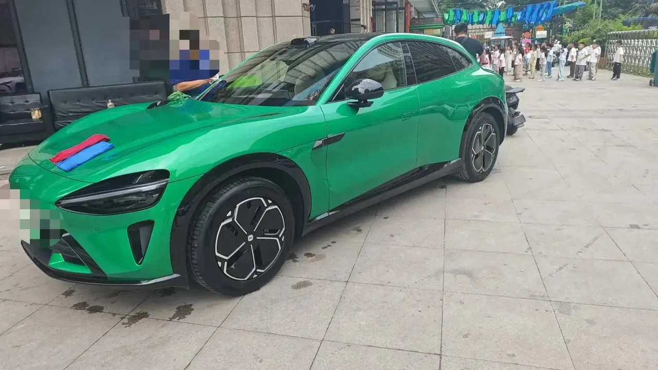 MI YU7 2025 model, long-range rear-wheel-drive version - View 1
