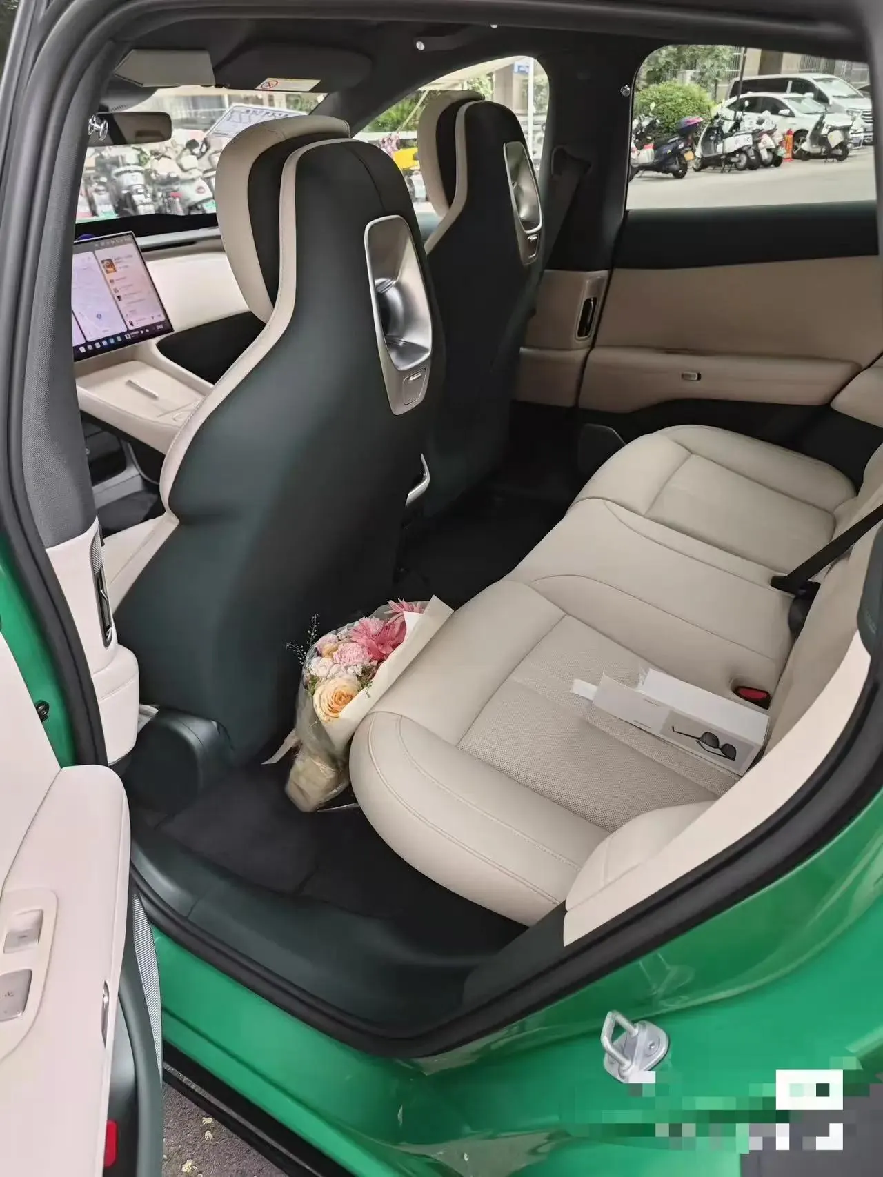 MI YU7 2025 model, long-range rear-wheel-drive version 4