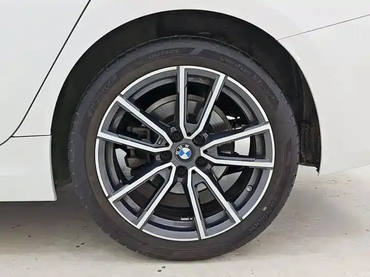 BMW 3 Series 2023 model 320Li M Sport Package 17