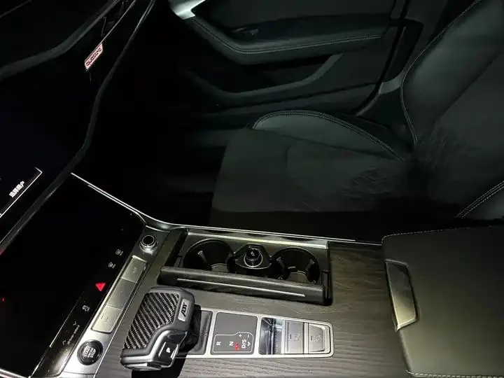Audi A6L 2025 45 TFSI quattro Selected Dynamic Type 12