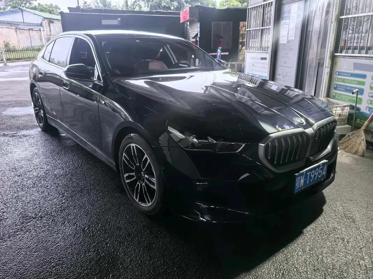 BMW 5 Series 2025 530Li 48V 2.0T Leading Model M Sport Package Automatic 3