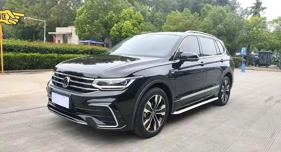 打开图片灯箱:Touareg L 2022, 330 TSI, Automatic, Two‑Wheel Drive, R-Line Luxury Plus Edition