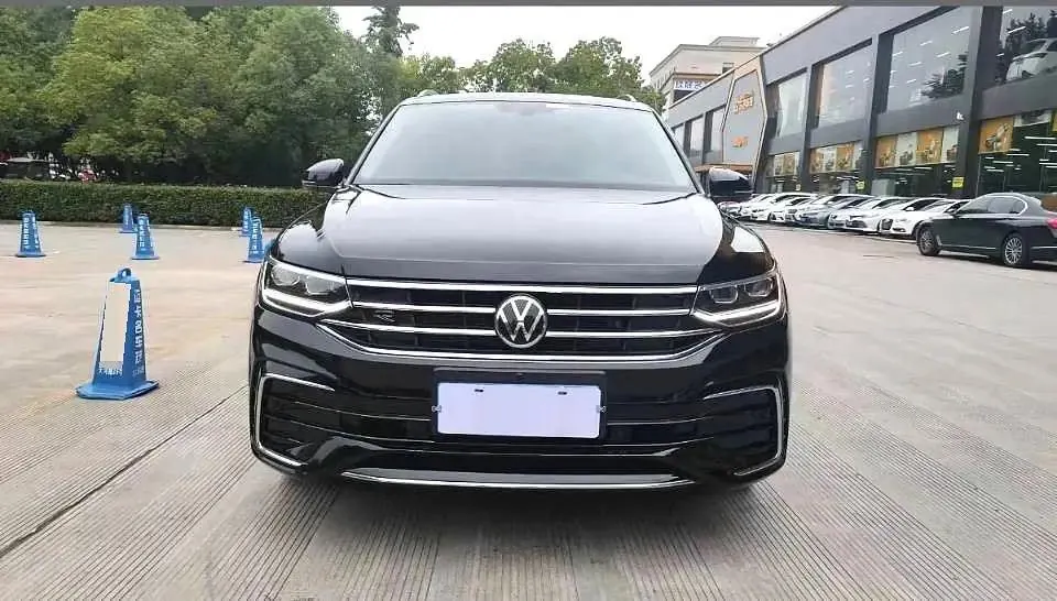 Touareg L 2022, 330 TSI, Automatic, Two‑Wheel Drive, R-Line Luxury Plus Edition 2
