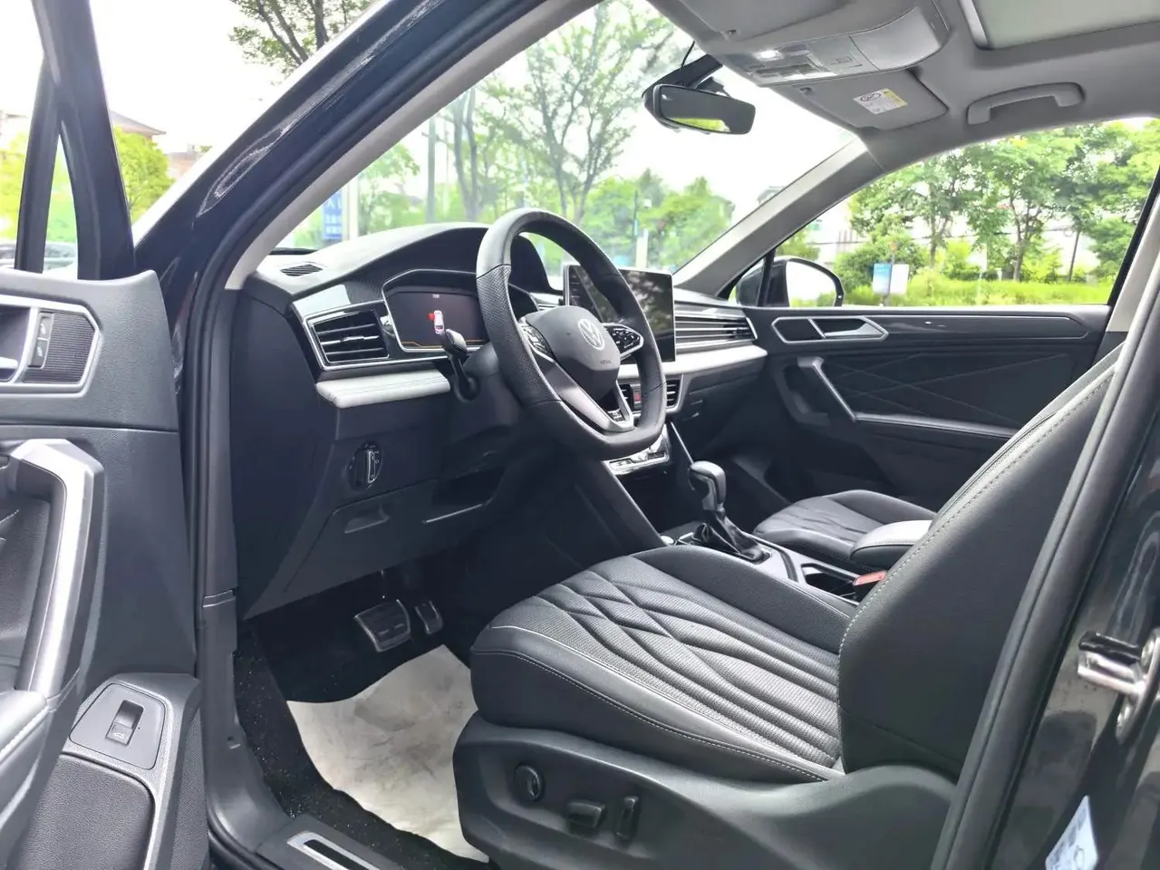 Touareg L 2022, 330 TSI, Automatic, Two‑Wheel Drive, R-Line Luxury Plus Edition 3