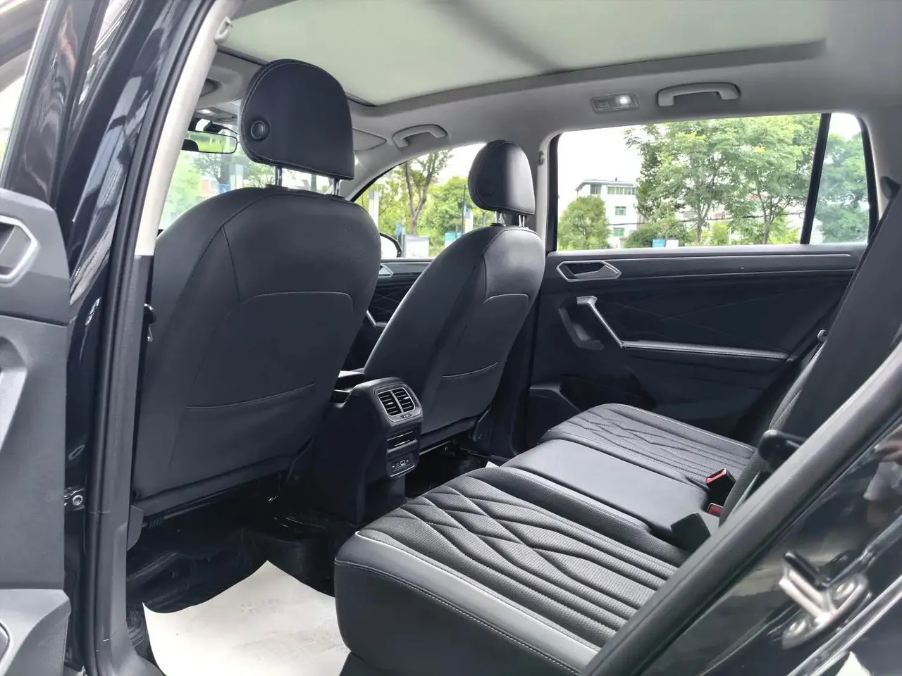 Touareg L 2022, 330 TSI, Automatic, Two‑Wheel Drive, R-Line Luxury Plus Edition 4