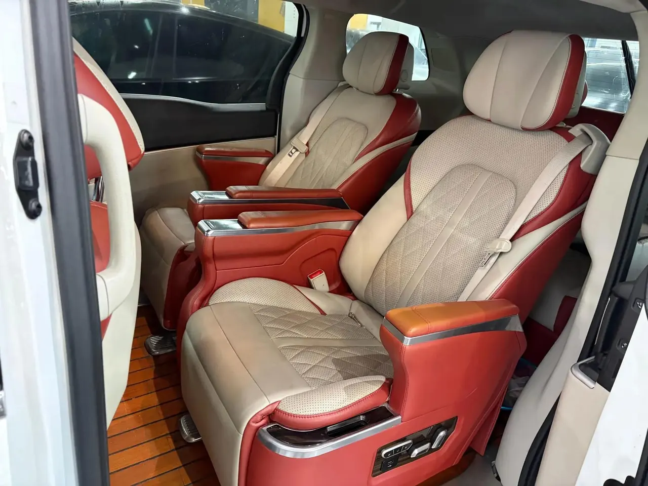Buick GL8 2020 Land Business Class 652T Comfort Model 4