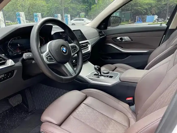 BMW 3 Series 2022 model 325Li M Sport Shadowline Package 17