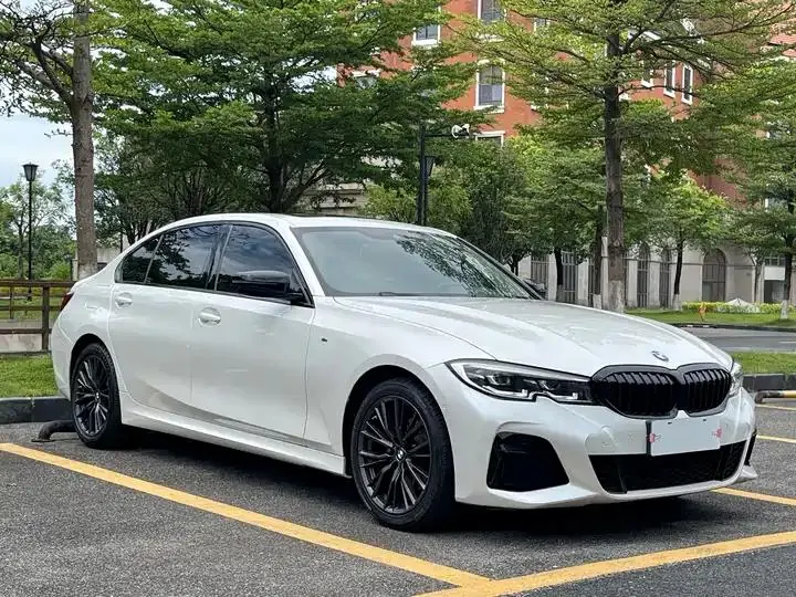BMW 3 Series 2022 model 325Li M Sport Shadowline Package 3