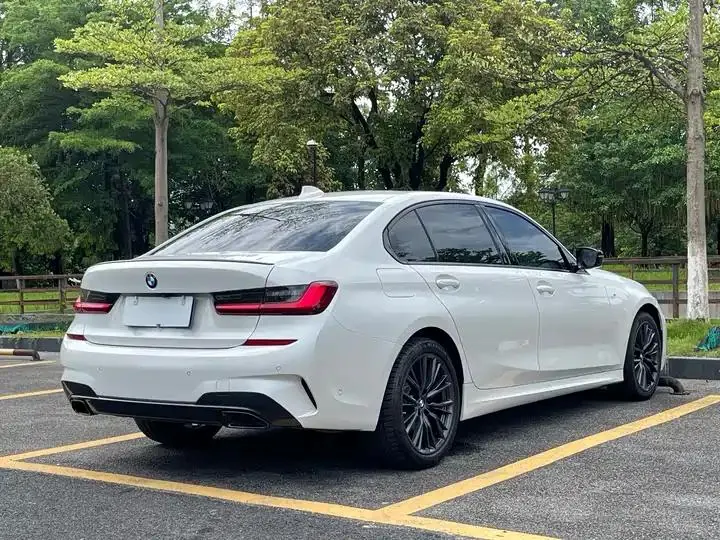 BMW 3 Series 2022 model 325Li M Sport Shadowline Package 4
