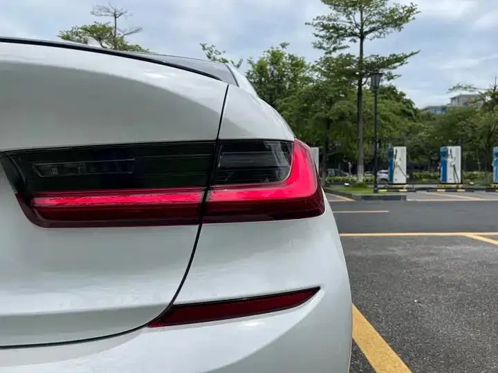 BMW 3 Series 2022 model 325Li M Sport Shadowline Package 9