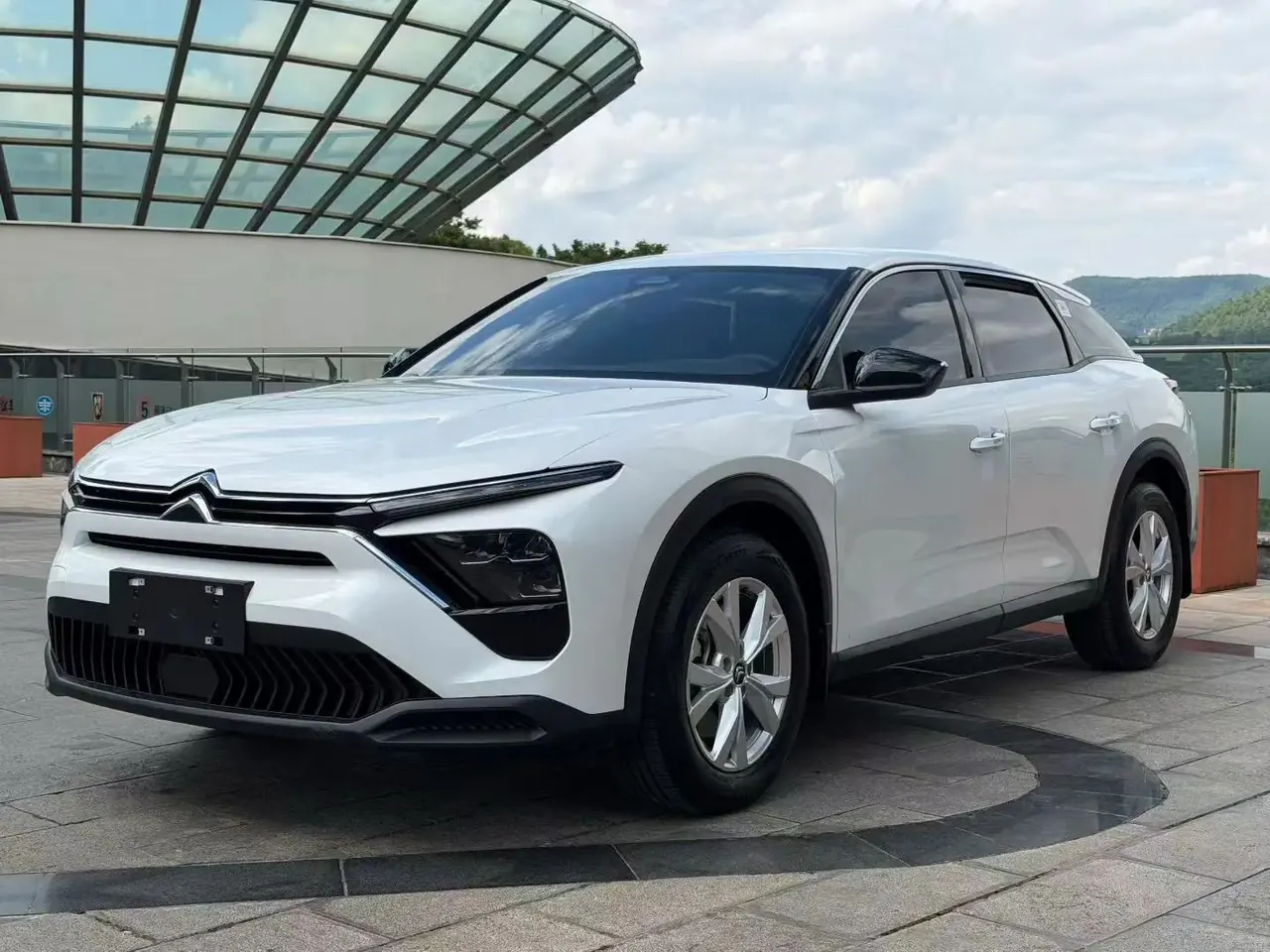 Open image lightbox: Citroen 2025 C5 X 1.6T Overseas Edition Automatic Gear