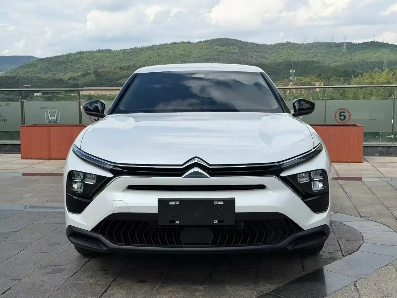 Citroen 2025 C5 X 1.6T Overseas Edition Automatic Gear 2