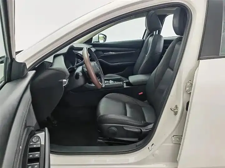 Mazda3 Axela 2021 2.0L Automatic Elegant Edition 10