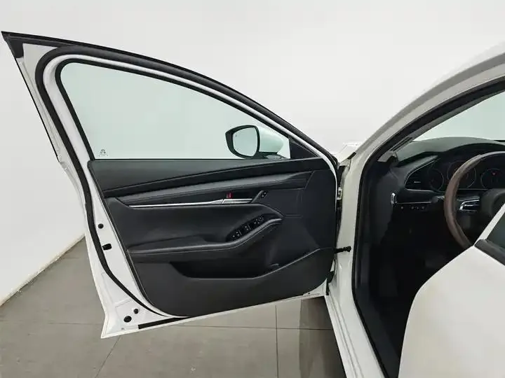 Mazda3 Axela 2021 2.0L Automatic Elegant Edition 8
