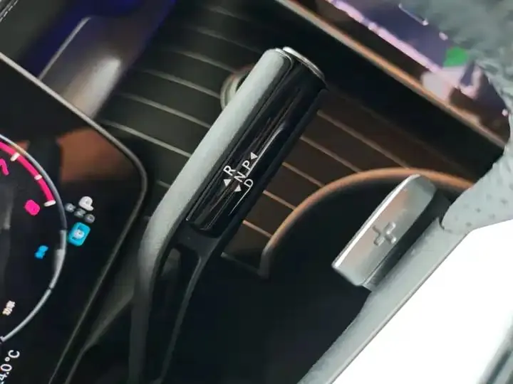 Mercedes Benz Class C 2024 C 200 L Sports Edition 14