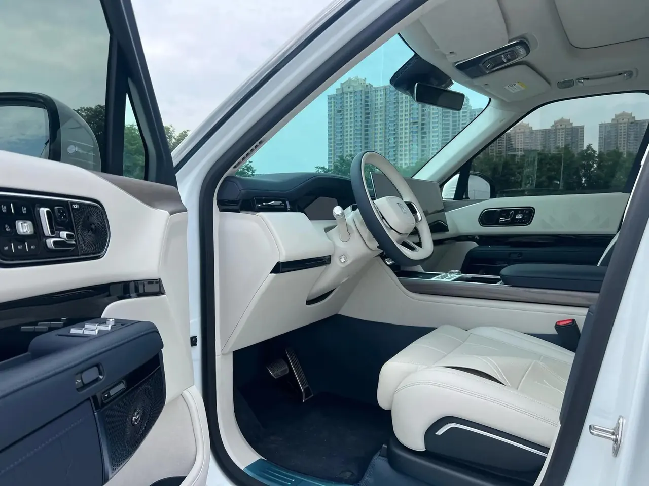 Zeekr 2025 Zeekr 9X 2.0T Ultra 55kWh automatic gear 3