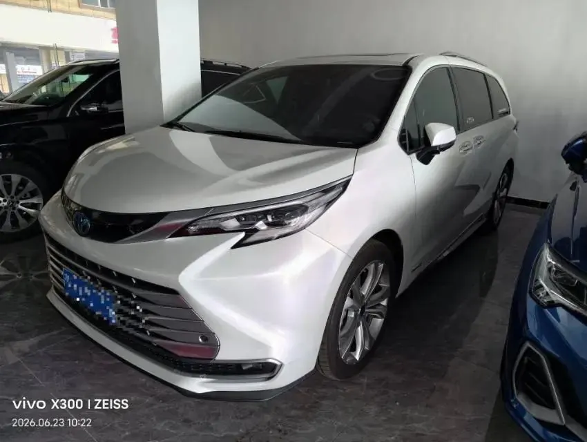 Sana SIENNA 2021 2.5L Hybrid Platinum Edition - View 1