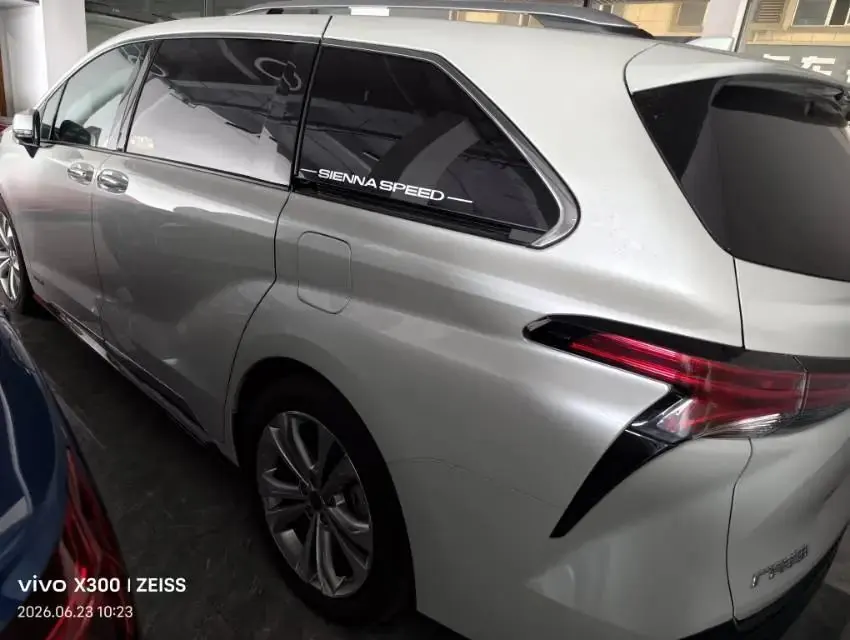 Sana SIENNA 2021 2.5L Hybrid Platinum Edition 2