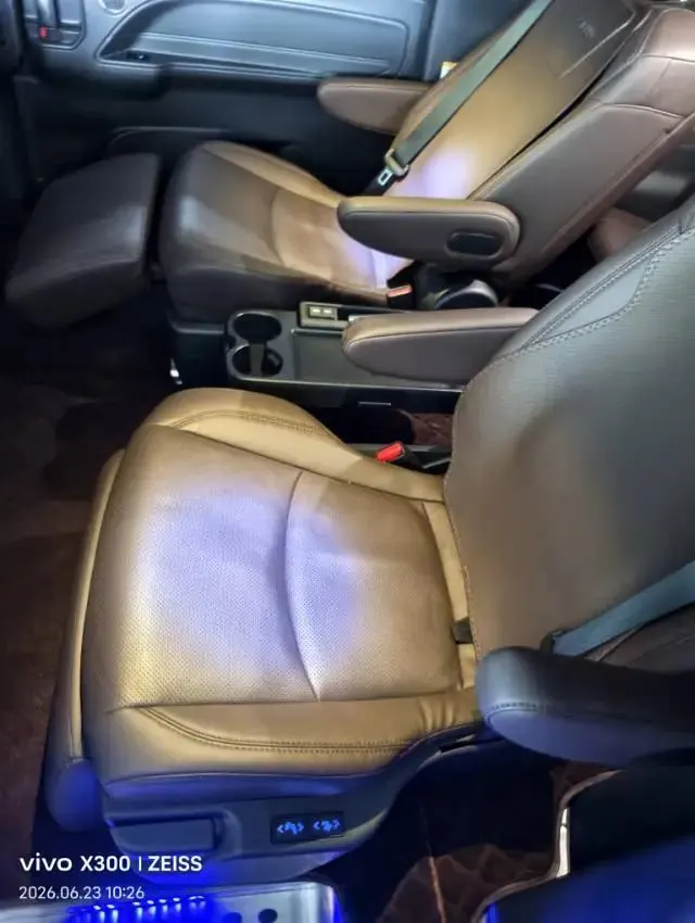 Sana SIENNA 2021 2.5L Hybrid Platinum Edition 5