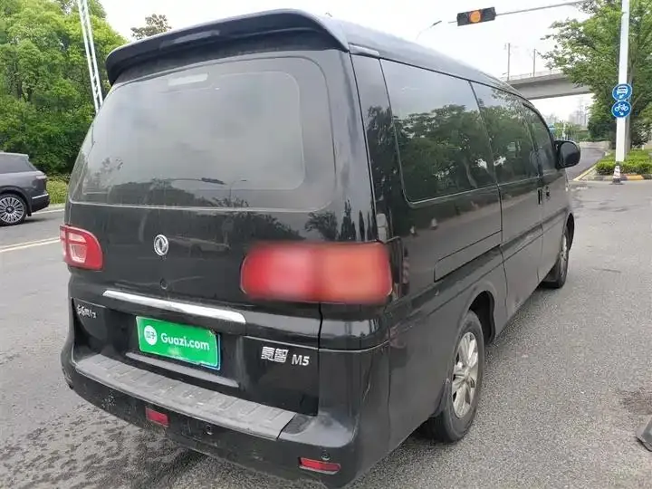 Lingzhi 2020 M5L 1.6L Luxury 7-seat 4
