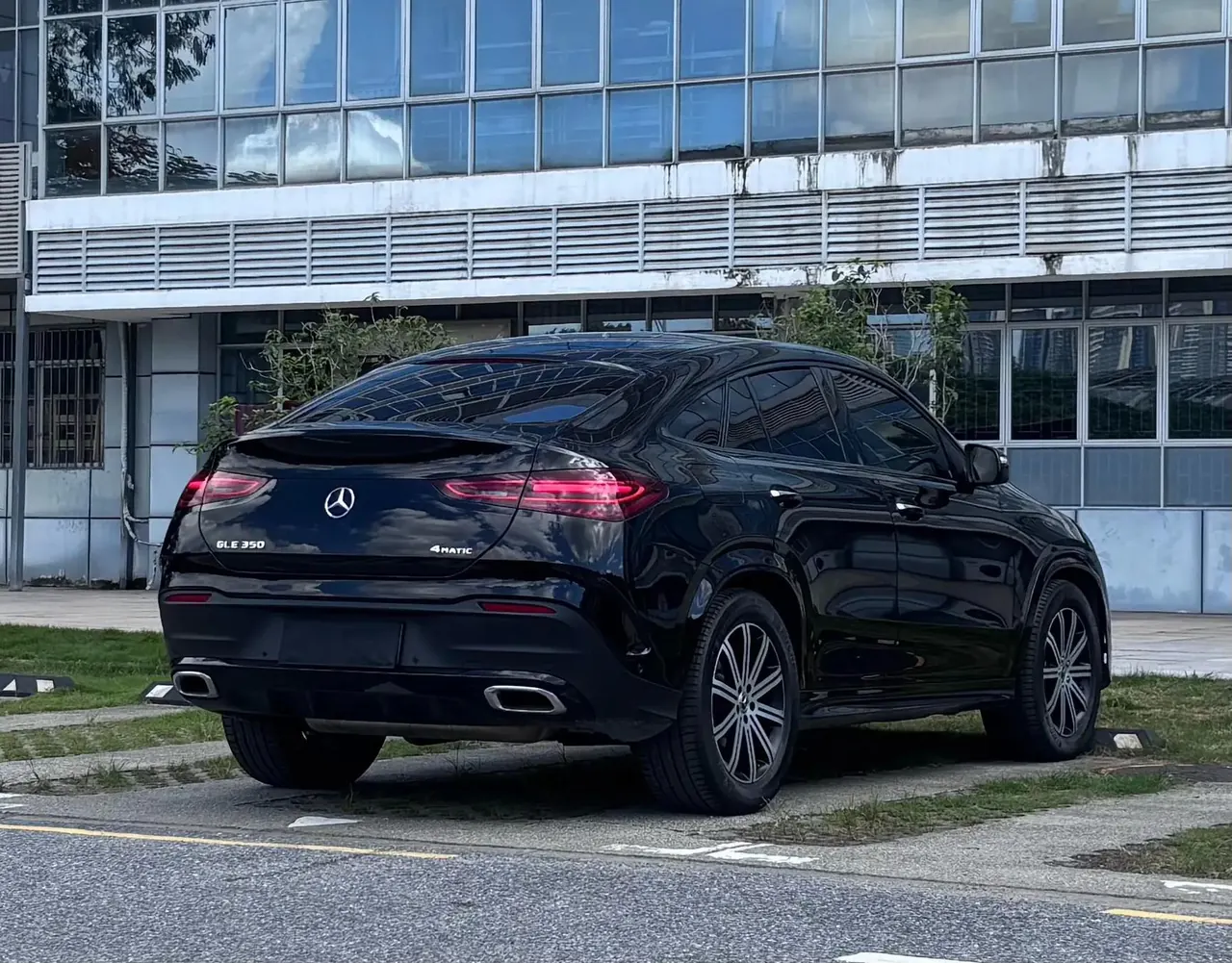 Mercedes Benz GLE (Imported) 2024 GLE 350 Coupe 4MATIC 48V 2.0T Luxury Automatic Gear 14