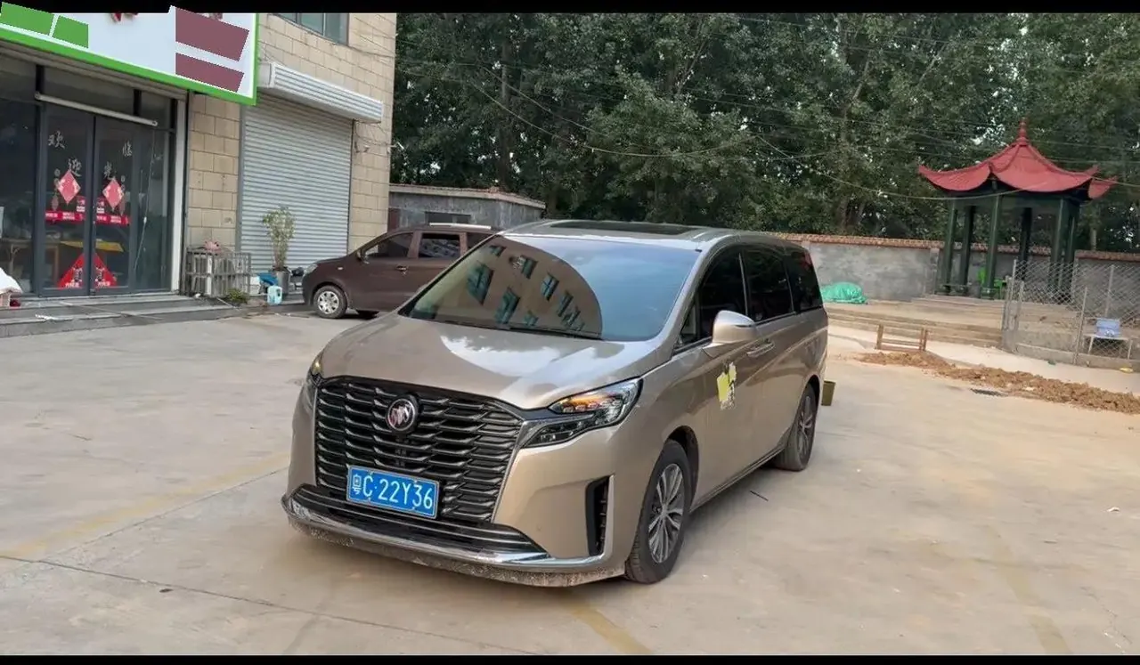 Buick GL8 2023 ES Lu Zun 653T Premium - View 1