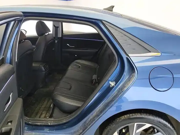 Elantra 2023 1.5L CVT LUX Prestige Edition 11