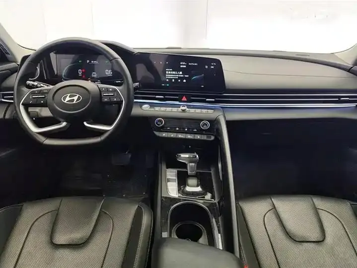 Elantra 2023 1.5L CVT LUX Prestige Edition 12