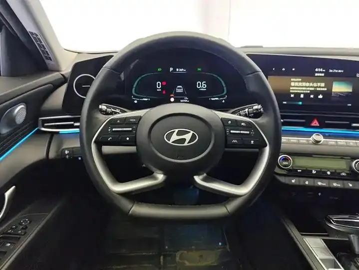 Elantra 2023 1.5L CVT LUX Prestige Edition 15