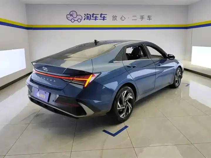 Elantra 2023 1.5L CVT LUX Prestige Edition 3