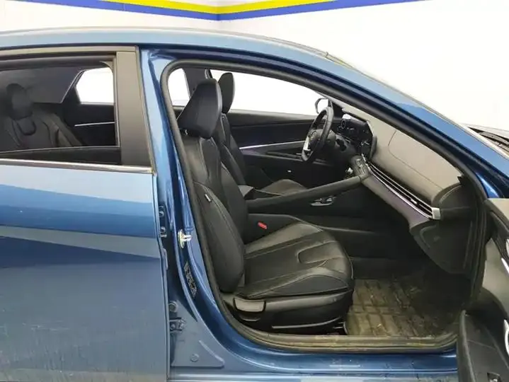 Elantra 2023 1.5L CVT LUX Prestige Edition 8