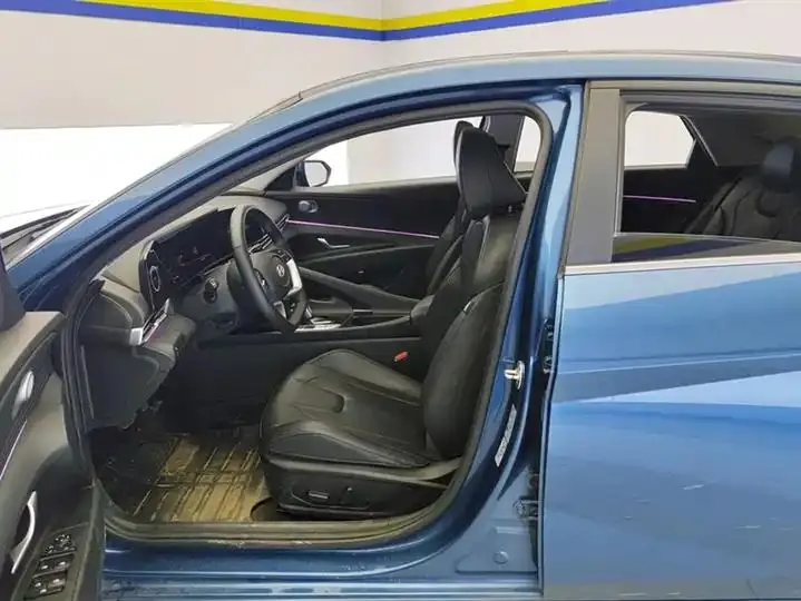 Elantra 2023 1.5L CVT LUX Prestige Edition 9