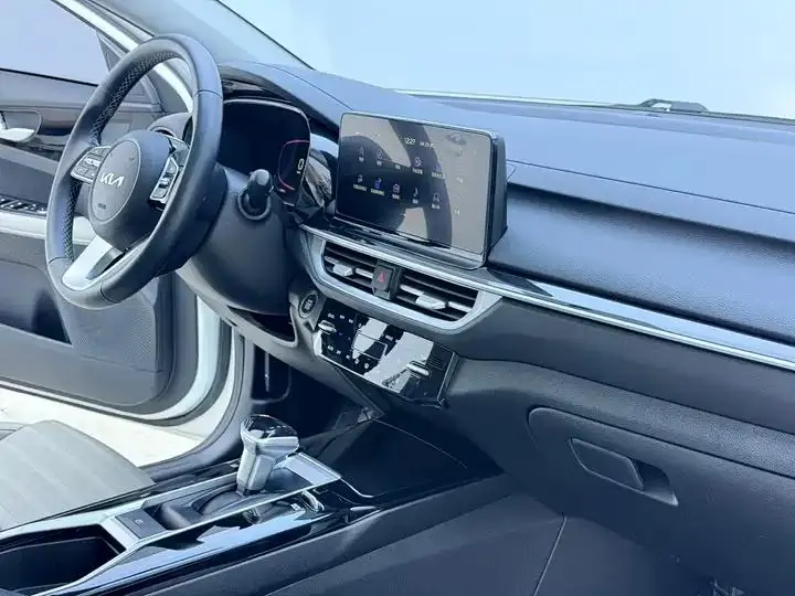 Kia K3 2023 1.5L CVT Deluxe Edition 16