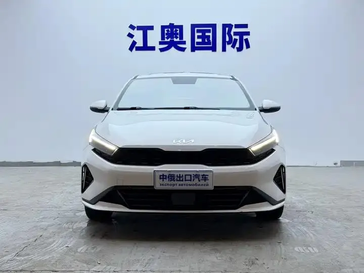 Kia K3 2023 1.5L CVT Deluxe Edition 2