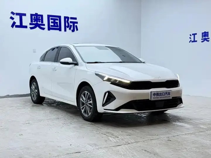 Kia K3 2023 1.5L CVT Deluxe Edition 3