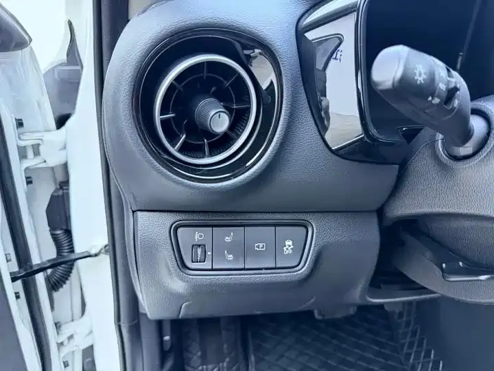 Kia K3 2023 1.5L CVT Deluxe Edition 6