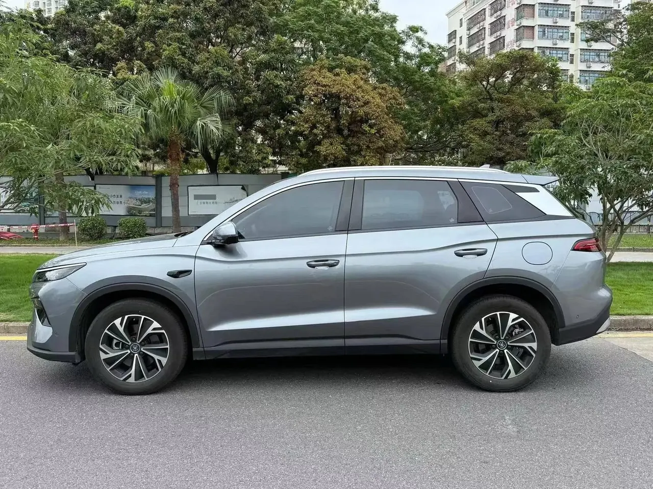 BYD Song Pro New Energy 2025 Model Song Pro DM-i 1.5 CVT 75km Flagship Edition Automatic 3