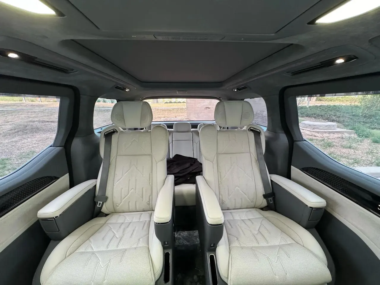 Zeekr 009 2024 seven-seat aisle version four-wheel drive 108kWh 10