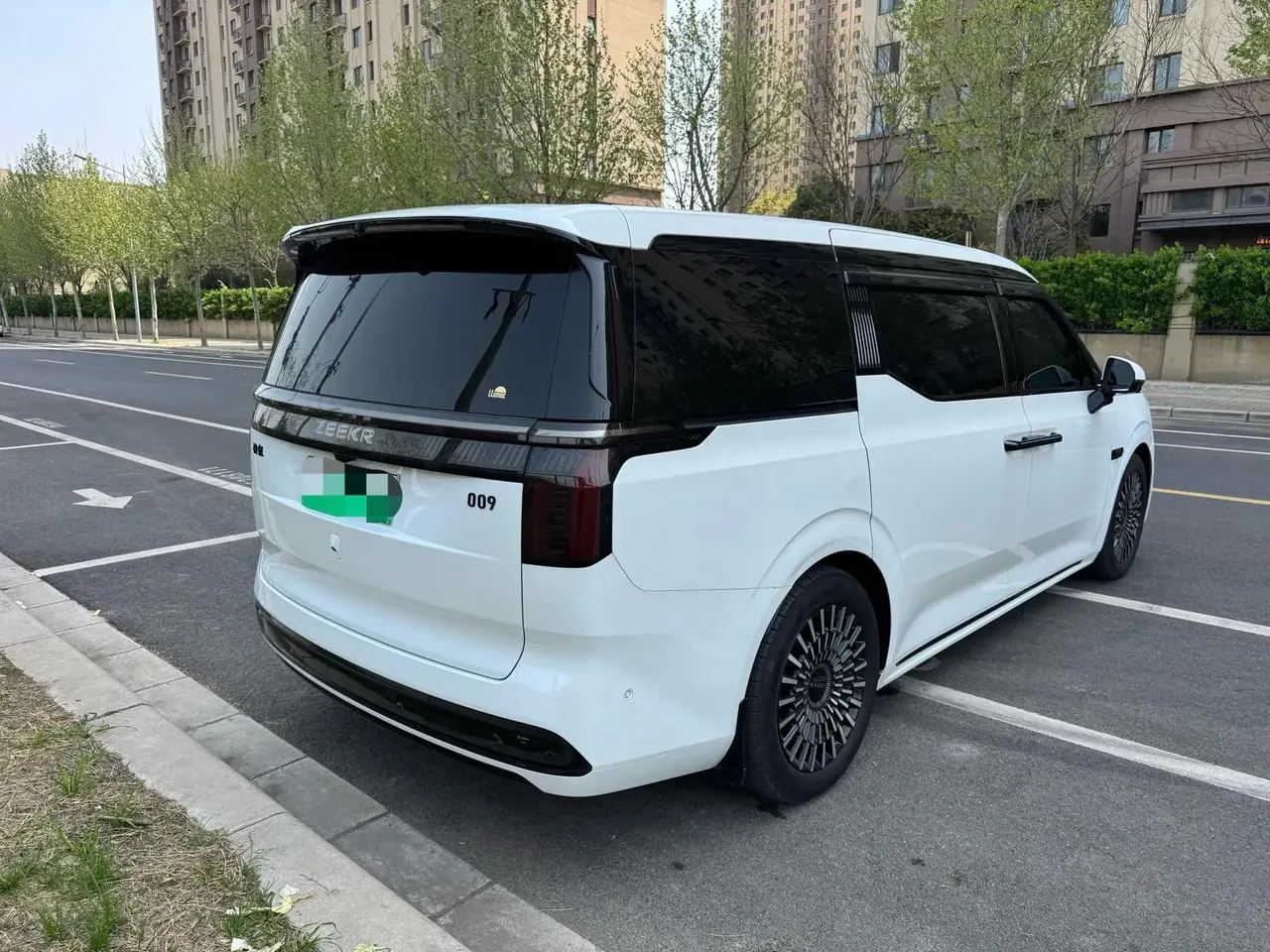 Zeekr 009 2024 seven-seat aisle version four-wheel drive 108kWh 4