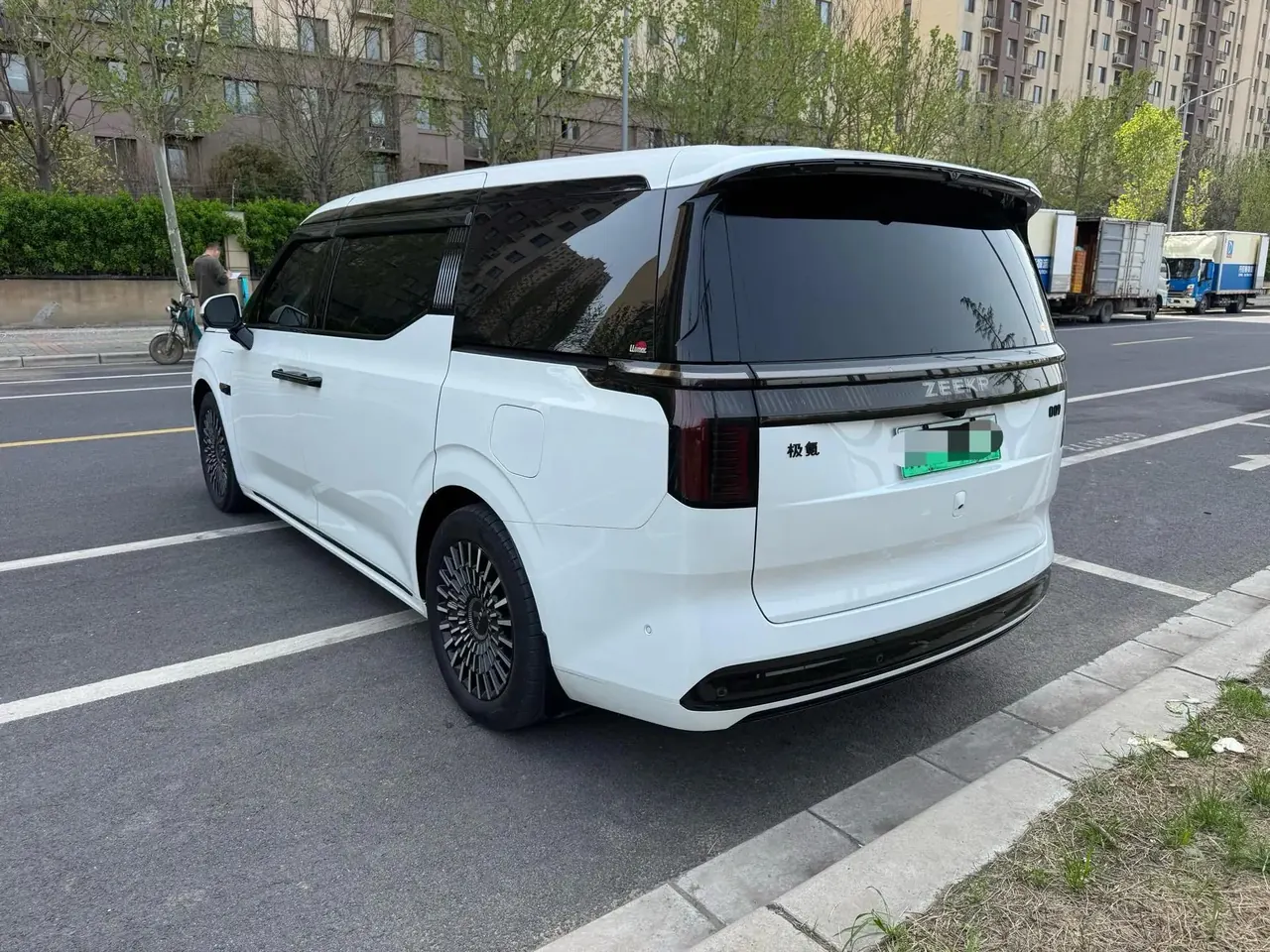 Zeekr 009 2024 seven-seat aisle version four-wheel drive 108kWh 5