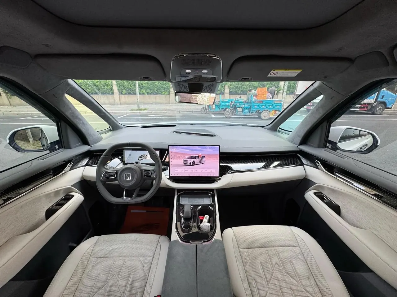 Zeekr 009 2024 seven-seat aisle version four-wheel drive 108kWh 7