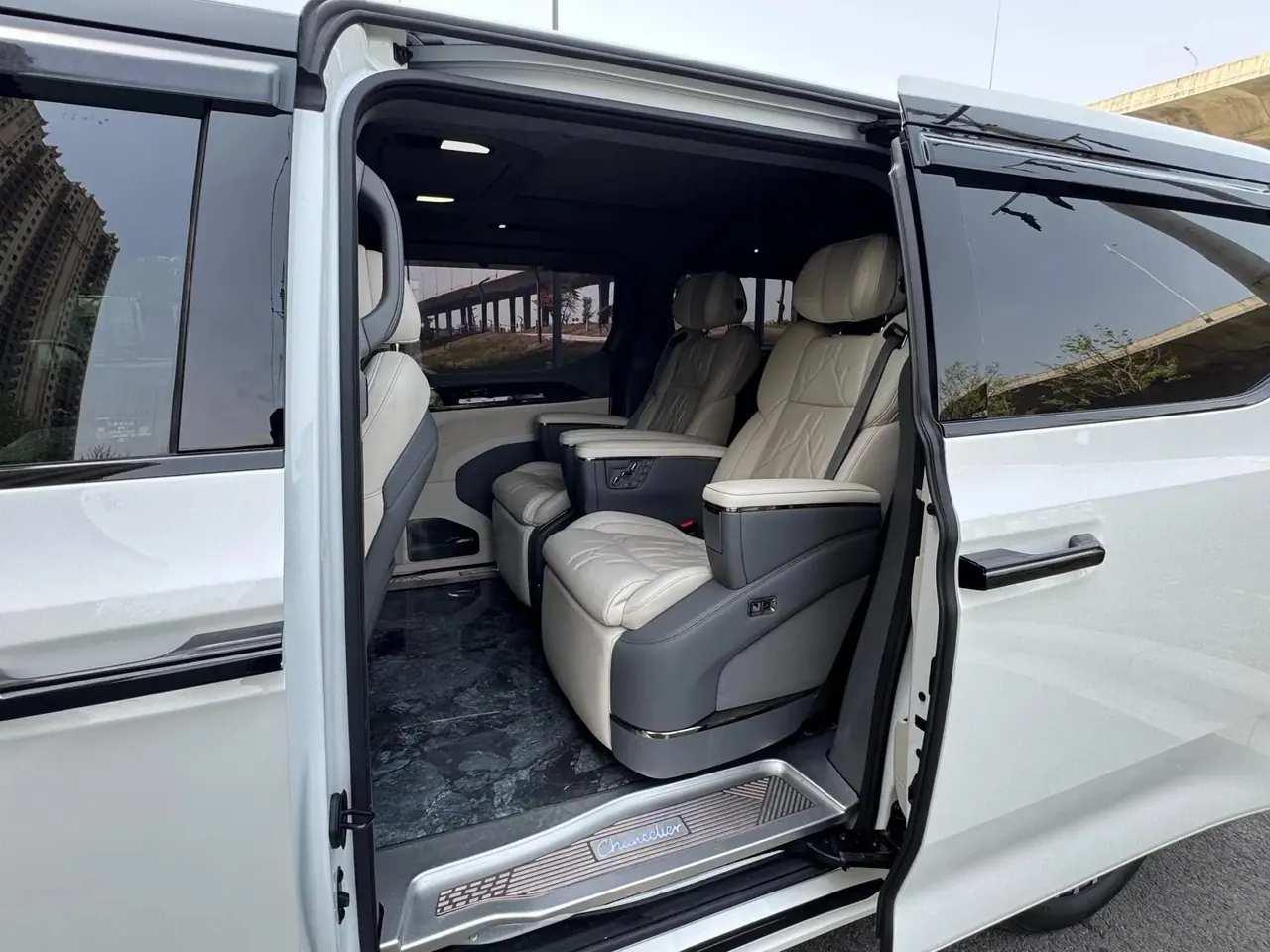 Zeekr 009 2024 seven-seat aisle version four-wheel drive 108kWh 8