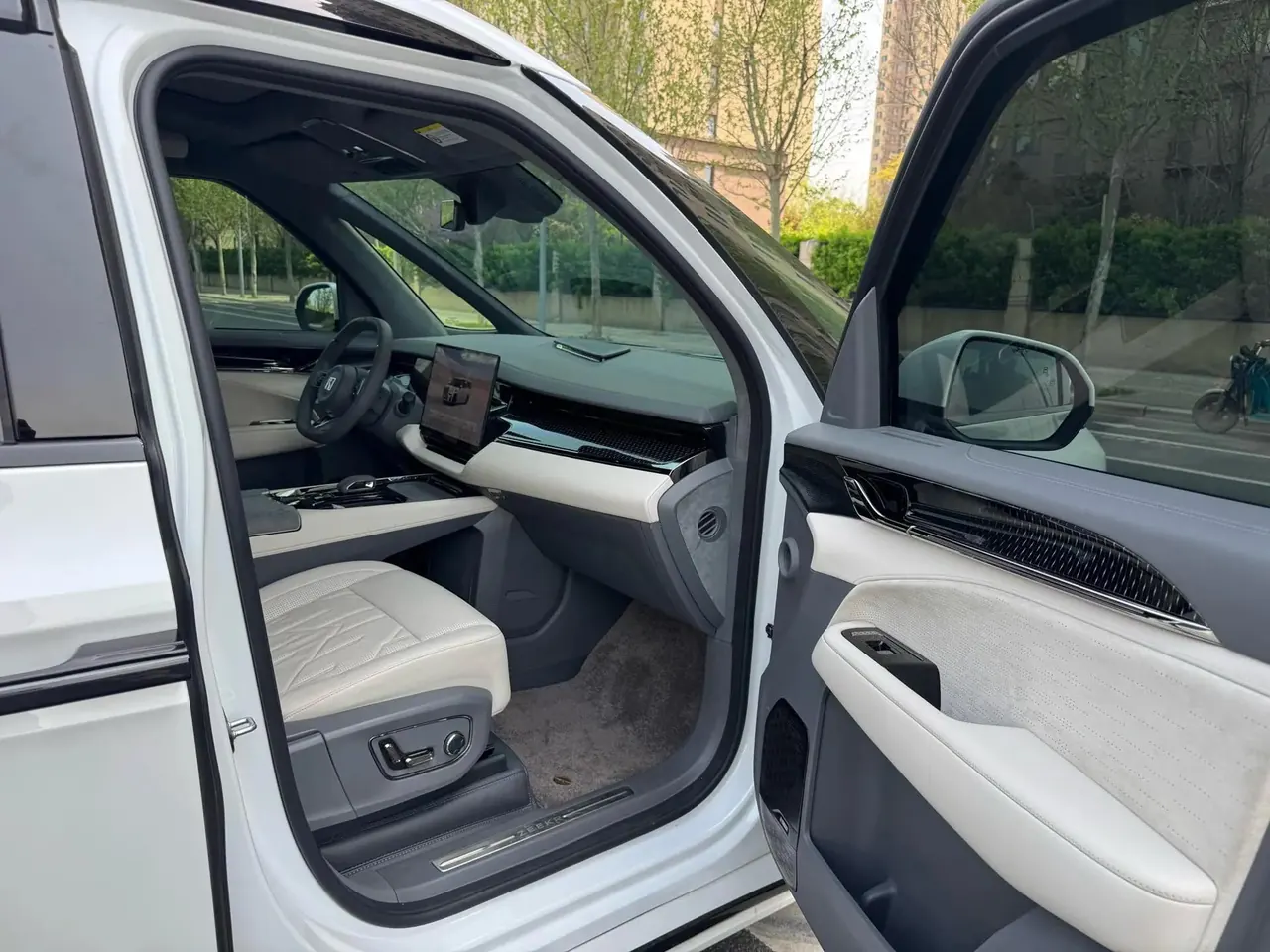 Zeekr 009 2024 seven-seat aisle version four-wheel drive 108kWh 9