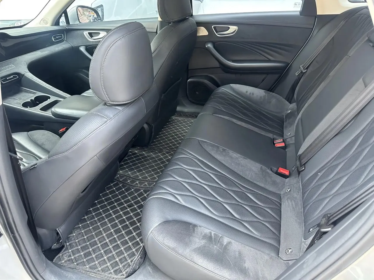Roewe D7 2023 DMH 125km Flagship 3